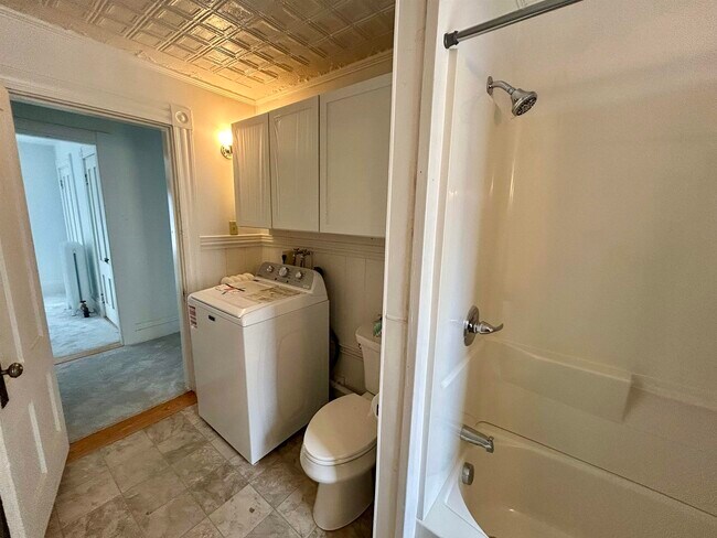 Building Photo - 61 Silver St