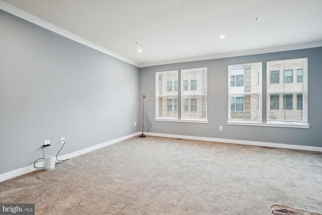 Building Photo - 2824 Lewis Ave