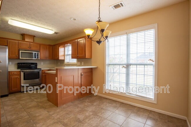 Building Photo - 25 Kalin St