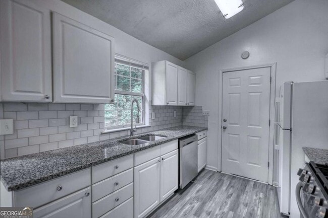 Building Photo - 2119 Briar Glen Ln SW