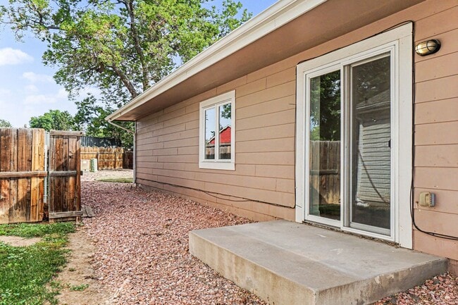 Building Photo - 1201 Raven Pl