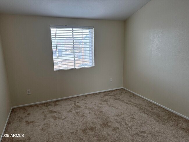 Building Photo - 7550 N 12th St