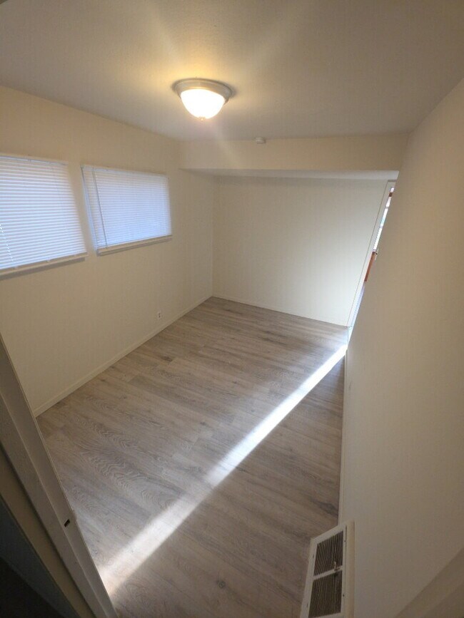 Building Photo - "Charming 3-Bed Gem on Perthshire Rd: Cozy Comfort in 1,033 Sq Ft!"