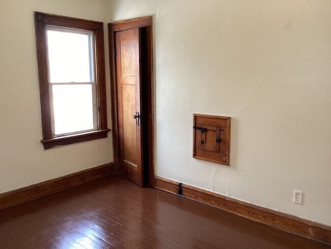 Building Photo - 3730-3732-3732 W Roberts St