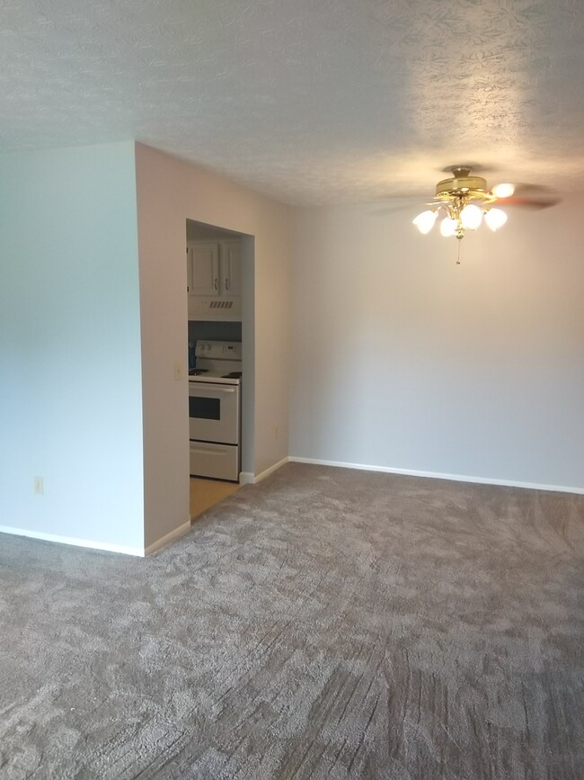 Dining area with fan - 5190 Emil Ave SW