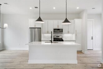 Building Photo - 2709 Bristol Dr