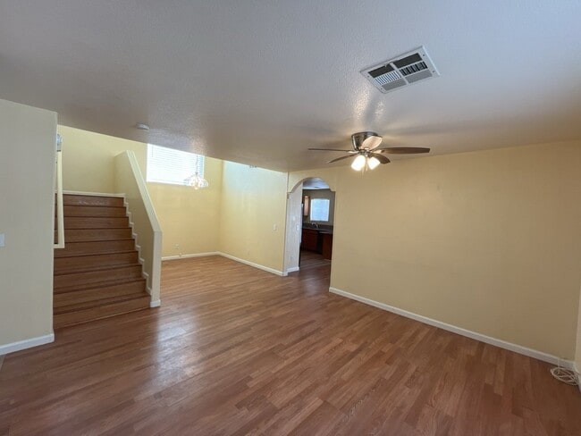 Building Photo - Experience luxurious living in this stunning 4-bedroom, 2.5-bathroom house