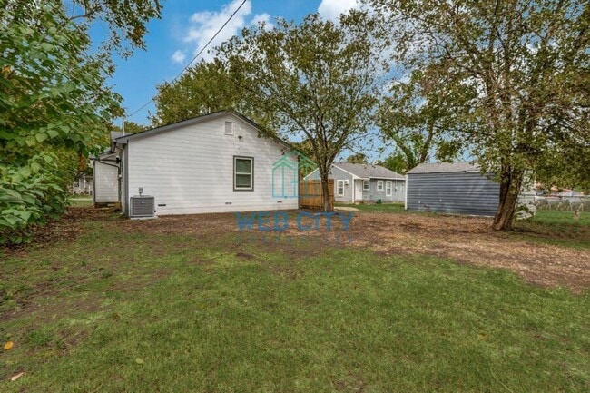 Building Photo - 2546 Kathleen Ave