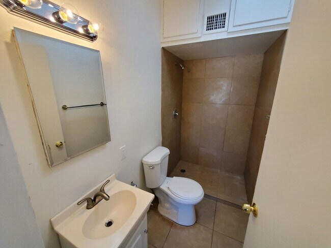 Building Photo - 4 bedrooms and 2 bathrooms with A/C.