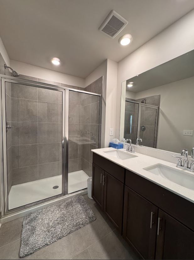 Building Photo - Furnished or Unfurnished – Modern 3BR Home...