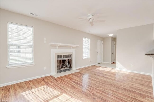 Building Photo - 578 Peregrine St