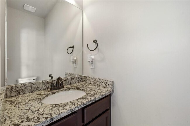 Building Photo - 4910 Belcrest Way