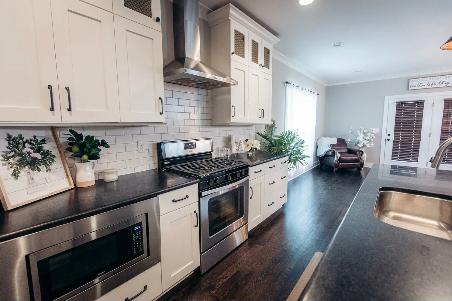 Building Photo - 2423 Elliott Ave