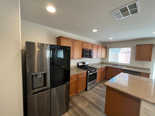 Building Photo - Rooftop Views and 3bed house for rent