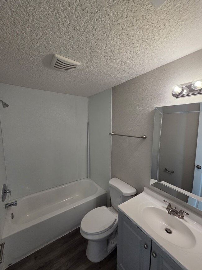 Building Photo - Cozy 3 bedroom 2 bath home in quiet neighborhood