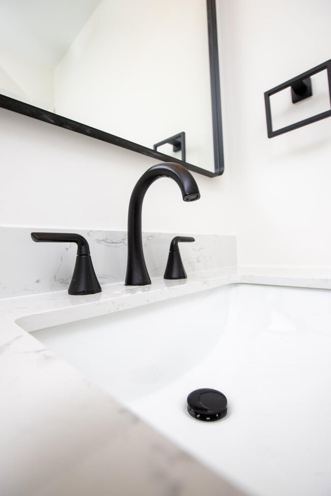 Building Photo - 10881 La Salinas Cir