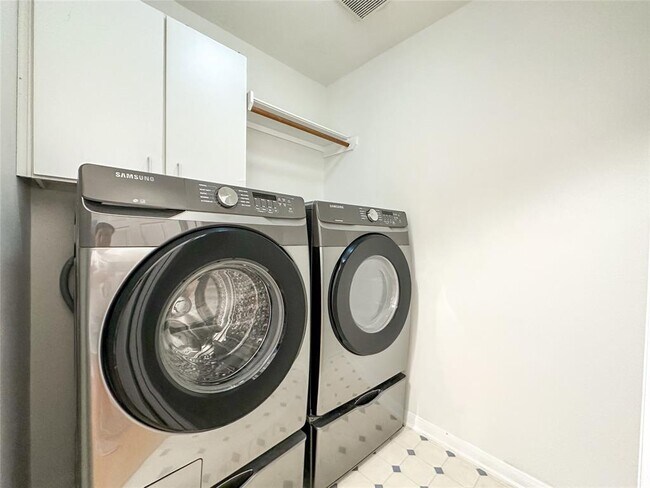 Building Photo - 311 N Rush Haven Cir