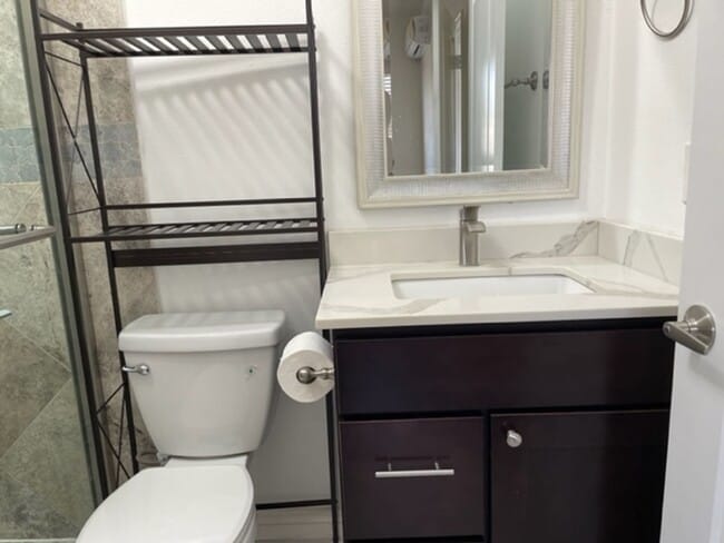 Building Photo - Newer Carriage Unit