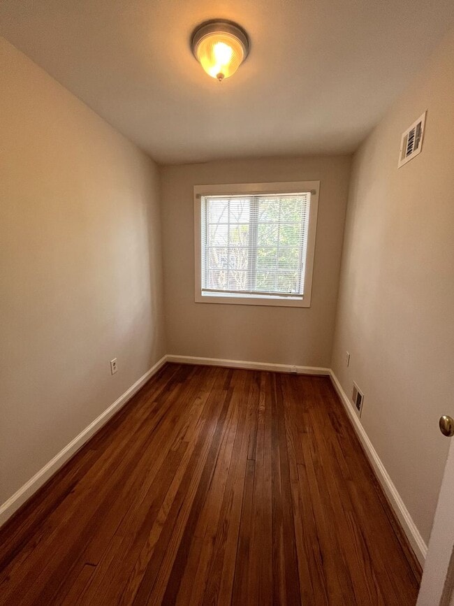 Building Photo - 133 W Reed Ave