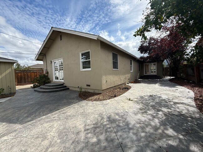 Building Photo - Beautiful Home With Stand-Alone ADU | Camb...