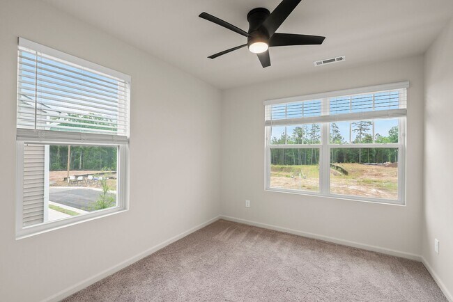 Building Photo - 2058 Gln Xing Dr
