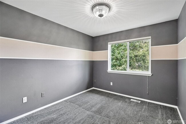 Building Photo - Contemporary Town home in Renton