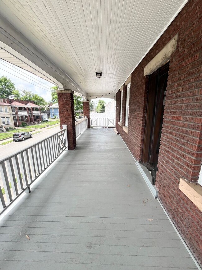 Building Photo - 1612 Quarrier St