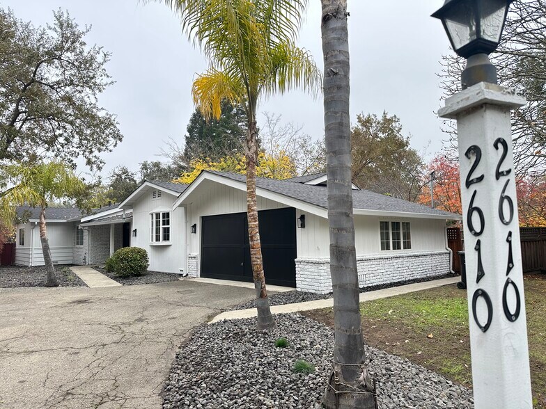 Primary Photo - 2610 Walnut Blvd