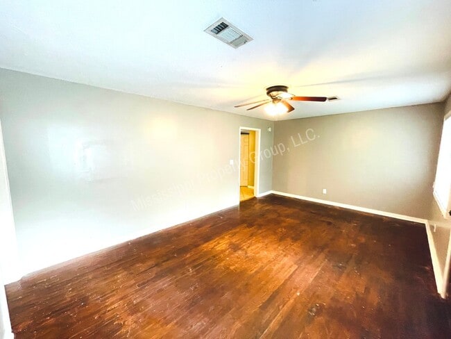 Building Photo - 4BR/2BA Home