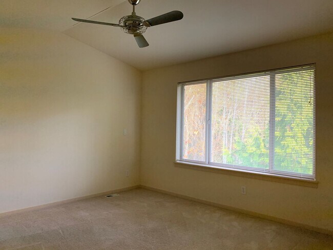 Building Photo - 2116 NW Boulder Way Dr