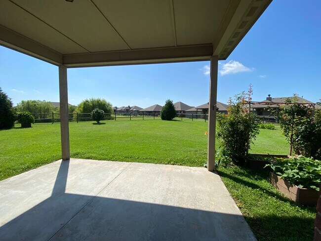 Building Photo - 3 bedroom, 2 bath in Coweta Schools!