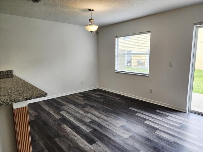 Building Photo - 701 Cresting Oak Cir