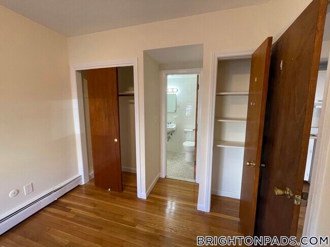 Building Photo - 164 N Beacon St