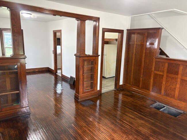 Building Photo - 3 Bedroom Duplex Apartment in Waterloo, IA
