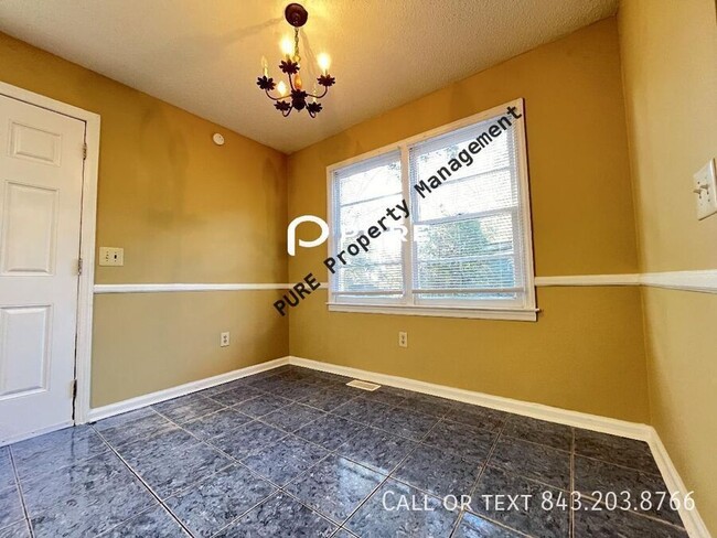 Building Photo - Charming 3 bedroom, 1 bathroom Home in Nor...