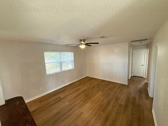 Building Photo - AVAILABLE NOW!!! Lovely 3 bedroom, 1 bath house in Duncanville
