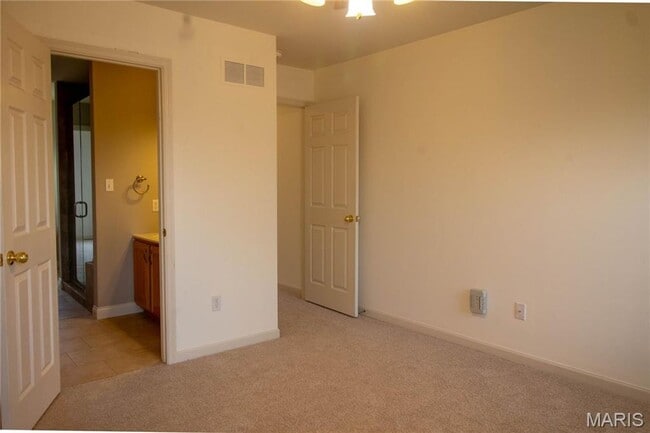 Building Photo - Welcome to this beautiful 3-bedroom spacio...
