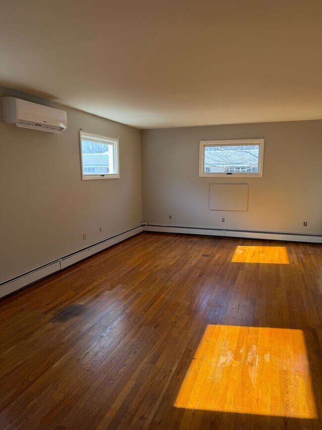 Building Photo - 114 S West St