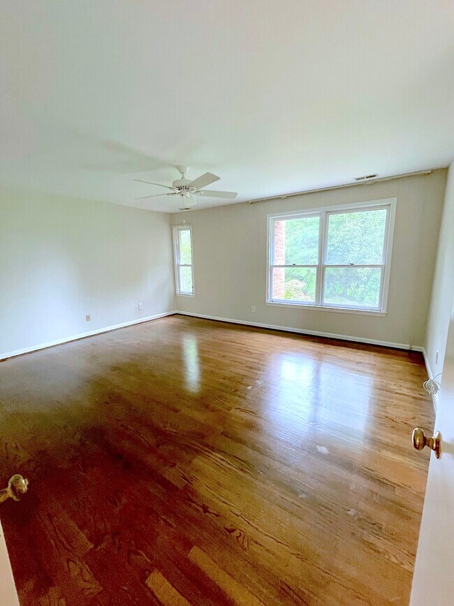 Building Photo - 5 Spring House Rd