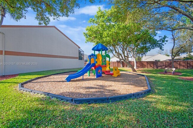 Building Photo - 4250 SW 70th Terrace