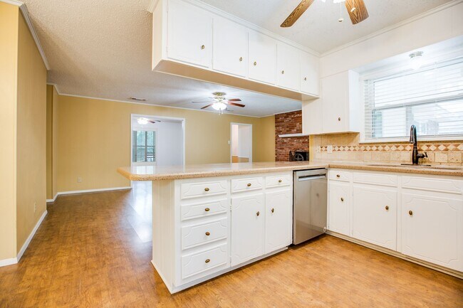 Building Photo - 2713 Canyon Creek Dr