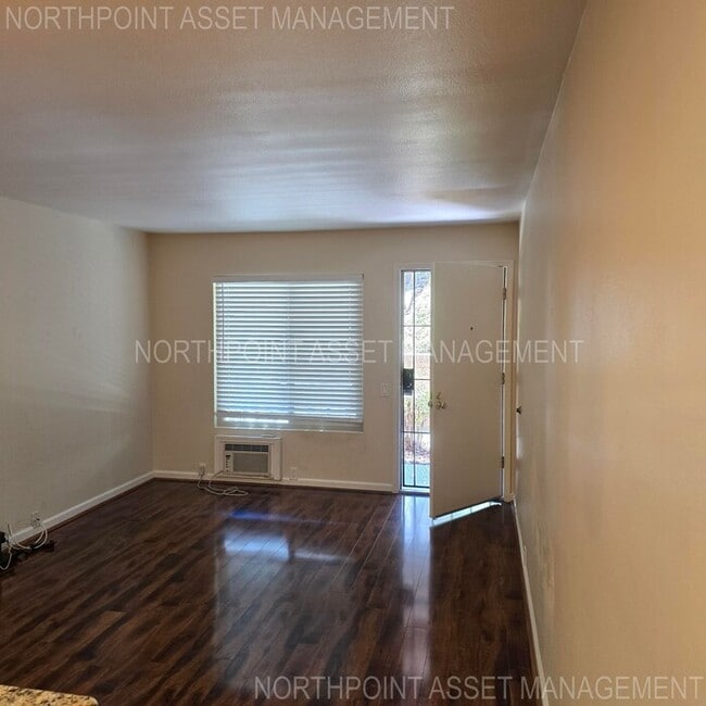 Building Photo - Welcome to this charming 1-bedroom, 1-bath...