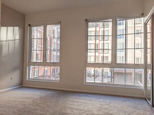 Building Photo - 445 Island Ave