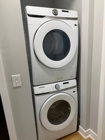 Building Photo - 1628 Benhill Ave