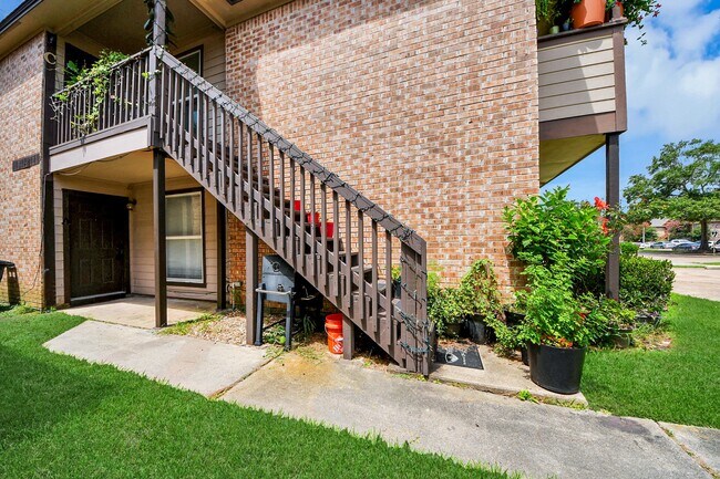 Building Photo - 13603 Ravensway Dr