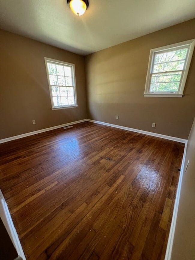 Building Photo - 3 Bedroom, 1 Bath Home in Harlem