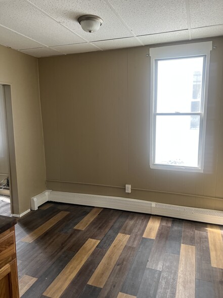 Dining - 121 Larch St