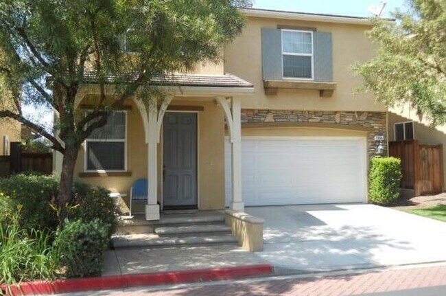 Building Photo - 1686 Goldenrod Ave