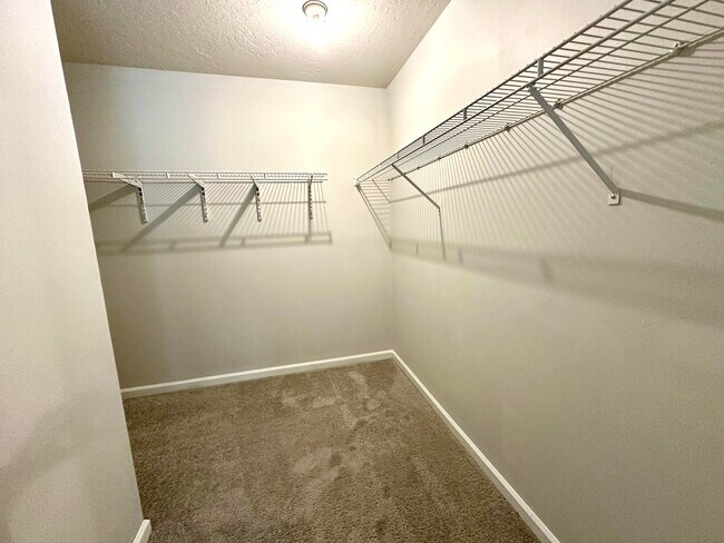 Building Photo - 945 Hunting Horn Wy