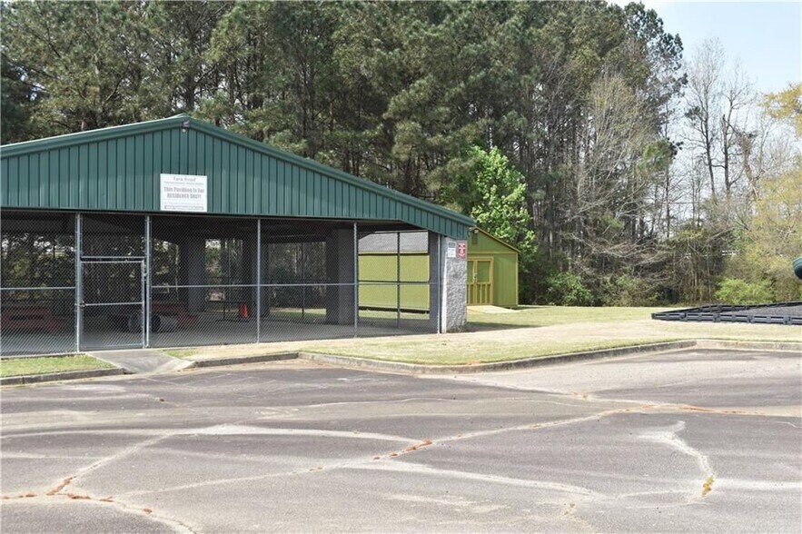 Building Photo - 1098 Village Creek